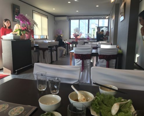 ベトナム料理HIMAWARIの店内